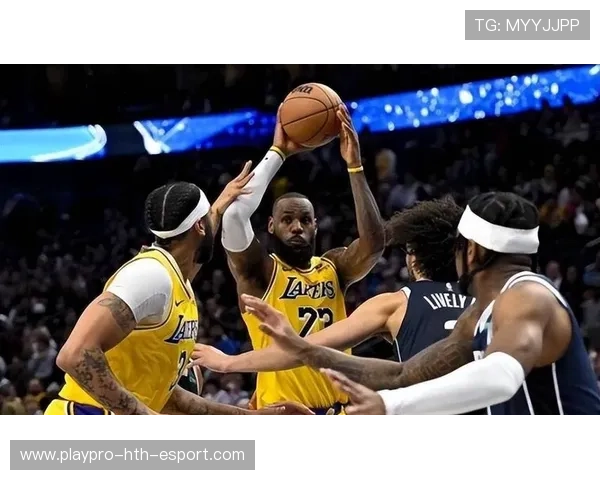 湖人依赖詹眉组合，进攻端选择单一，湖人詹眉壁纸