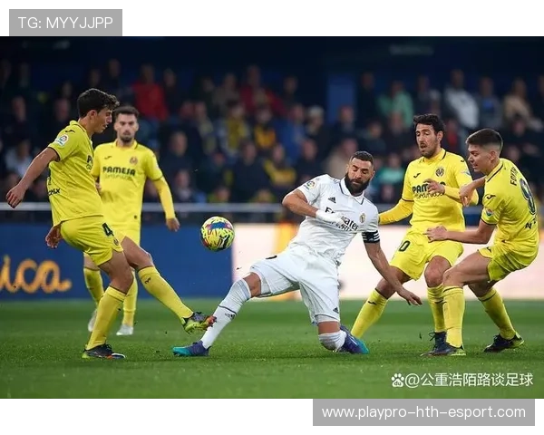 黄潜后点包抄差一步，皇马门前惊险过关，黄潜vs曼联